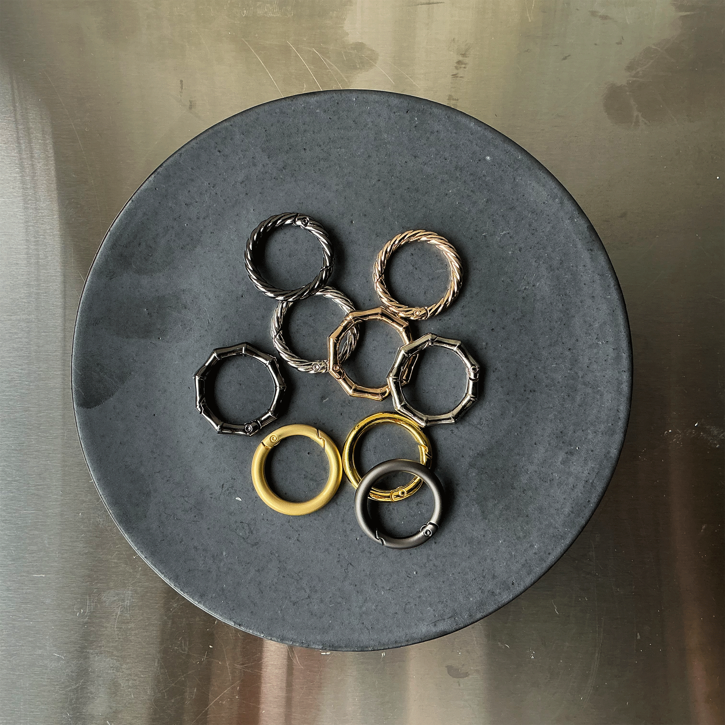 B-03☆ロープリング The Rope Ring Carabiner】ねじれの先に宿る、静かな存在感 | Lib